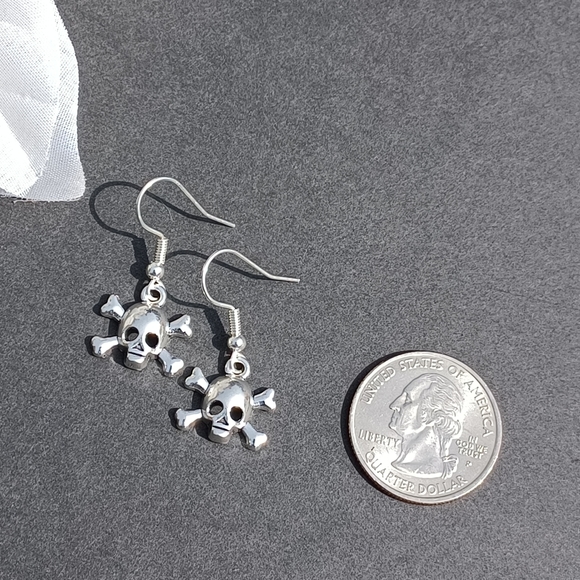 Silver Skull And Cross Bone Handmade Earrings - Picture 2 of 2